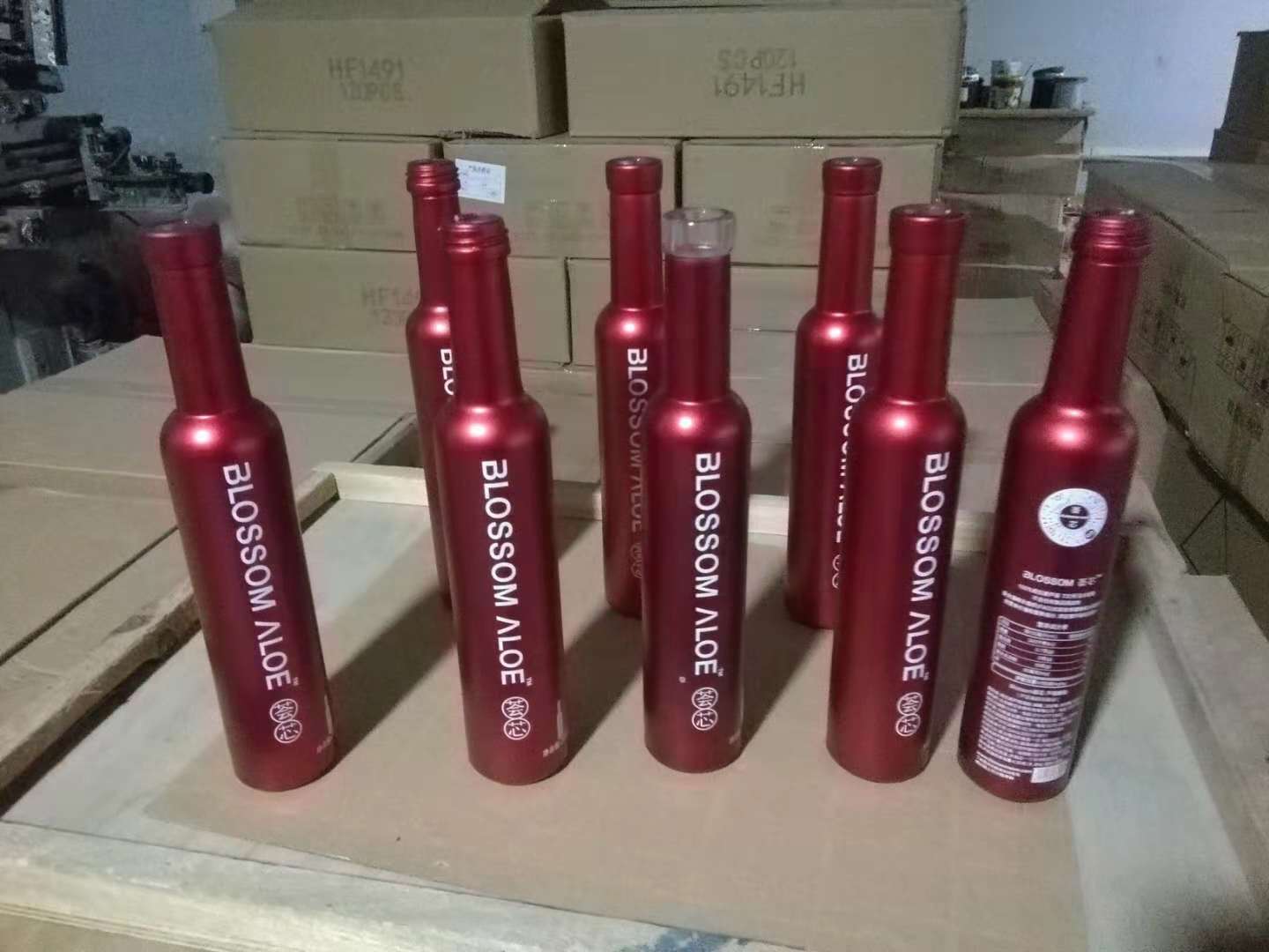 工廠定制 高端手感漆酒瓶 觸感釉噴涂玻璃酒瓶生產 制造-.